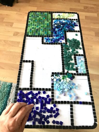 Tile Top Coffee Table Diy, Table Top Mosaic Ideas, Rectangle Mosaic Pattern, Mosaic Tile Patterns Design, Peel And Stick Tile Table Top Diy, Mosaic Coffee Table Ideas, Extra Tiles Ideas, Easy Mosaic Patterns For Beginners, Mosaic Trays Ideas