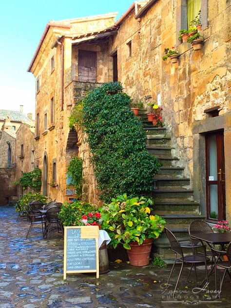 Civita De Bagnoregio Italy.  Photo by Tanya Hovey Photography Bagnoregio Italy, Italy Photo, Gaming, Italy, Photography