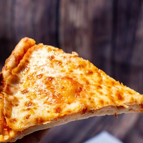 People Are Realising The Best Way To Reheat Pizza, And It's Not In The Oven Reheat Pizza, Travel Food, The Oven, Cooking Tips, Baking Recipes, Sandwiches, Good Food, Oven, Pizza