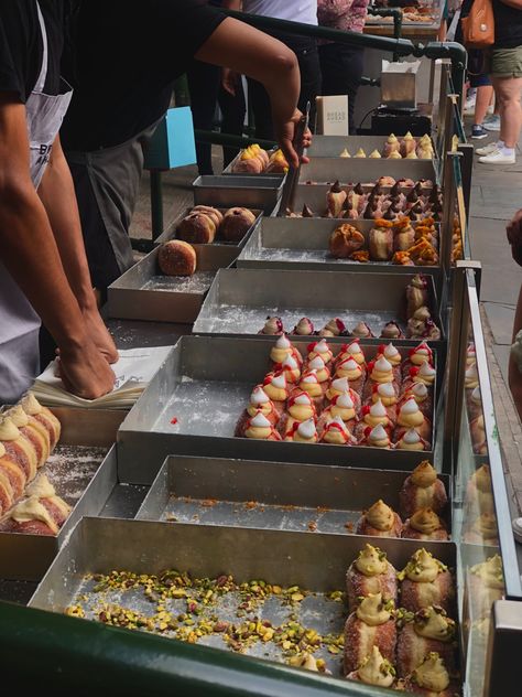 Donuts being sold at a market Donut Bakery Shop, Artisan Donut, London Bakery, Market Bakery, Bakery London, Donut Store, Donut Stand, London Market, Bakery Kitchen