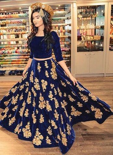 भारतीय दुल्हन संबंधी, Orang India, डिजाइनर कपड़े, Pakistani Lehenga, Velvet Lehenga, Gaun Fashion, Indian Party Wear, Choli Designs, Salwar Kamiz