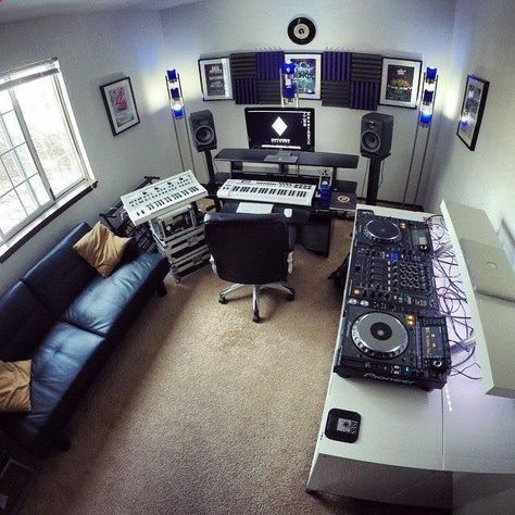 Home Music Studio Ideas, Studio Music Room, Sp Studio, Music Space, Home Recording Studio Setup, Recording Studio Setup, Dj Room, Home Studio Ideas, Home Music Rooms