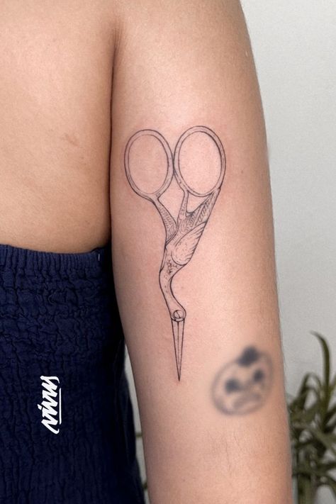 Fine line sewing scissors tattoo Sewing Scissors Tattoo, Scissors Drawing, Faro Portugal, Sewing Scissors, Simplistic Tattoos, Fine Line, Tattoo On, Tattoos And Piercings, Infinity Tattoo