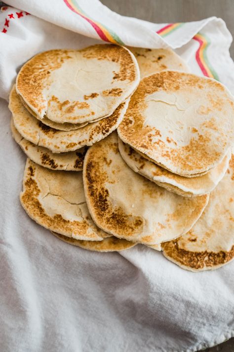 Gorditas de Harina. My grandma was famous for her deep-fried gorditas (corn pockets) made with masa harina (corn flour). I never knew there was such a thing as gorditas de harina (flour gorditas). Gorditas can be filled with almost anything you have on hand. Treat them like a flour tortilla or pita bread. Delicious filling options include picadillo, chicken tinga, pork green chile, refried beans with cheese, anything you want. Be creative and enjoy. Flour Gorditas, Homemade Gorditas, Pork Green Chile, Corn Bread Muffins, Gorditas Recipe, Savory Bread Recipes, Bueno Recipes, Chicken Tinga, Bread Healthy