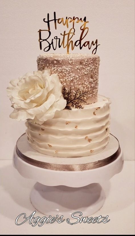 Champagne and Ivory Cake with ruffles Champagne Colored Cake, 60th Birthday Cake For Mom, 50th Birthday Cake Designs, Birthday Cake For Women Elegant, Golden Wedding Cake, Sweet Sixteen Cakes, Tiered Cakes Birthday, Birthday Cake For Mom, Champagne Cake