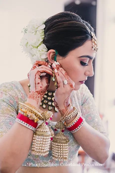 Bridal Poses Indian, Bridal Shoot Ideas, Bride Wedding Photos, Indian Bride Poses, Bride Photos Poses, Indian Wedding Bride, Engagement Bride, Wedding Portrait Poses, Indian Bride Outfits