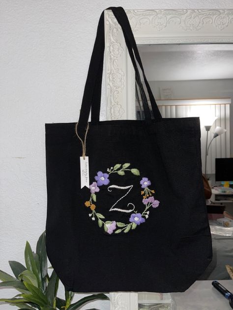 Toto Bag, Sulam Pita, Diy Tote Bag Design, Sulaman Pita, Embroidery Purse, Diy Photo Book, Dandelion Art, Circle Mehndi Designs, Pakistani Fancy Dresses