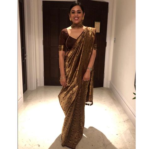 Ekaya on Instagram: “Ekaya Family - Palak Shah, CEO Ekaya Banaras, in our handwoven brown banarasi silk sari from our revival collection  Sari available online…” Ekaya Banaras Saree, Ekaya Banaras, Banaras Blouse, Saree Draping Ideas, Latest Saree Design, Floral Blouse Designs, Silk Saree Designs, Simple Anarkali, Draping Ideas