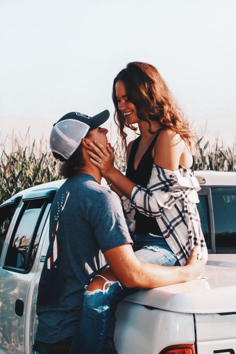 Country Couple Photoshoot, Country Couple Photos, Western Couple Photoshoot, Country Couple Pictures, Couple Photoshoot Ideas, Country Couple, Cute Country Couples, Western Photoshoot, Country Couples