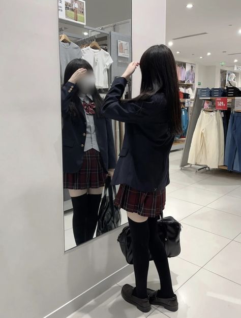 Black Japanese School Outfit, Japanese Gym Uniform School, Japanese Aesthetic Girl School, High School Outfits Japanese Girl, Girl Japanese Style School, Japan High School Uniform Girl, Japanese School Aesthetic Uniform, Asian High School Aesthetic, Japanese Uniform Aesthetic