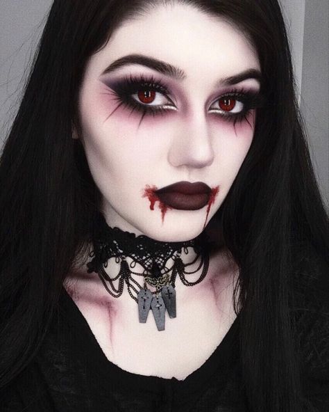 Girl Vampire Makeup, Vampyr Smink, Dracula Makeup, Maquillage Halloween Vampire, Makeup Fantasi, Vamp Makeup, Vampire Makeup Looks, Vampire Makeup Halloween, Holloween Makeup