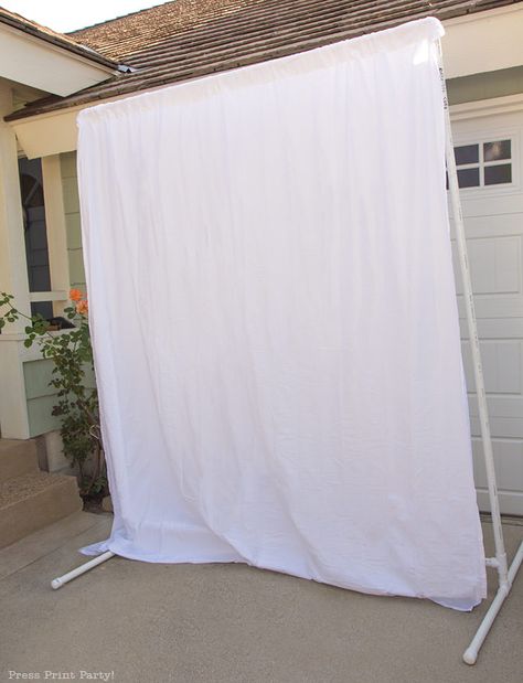 Diy Pvc Photo Booth Frame, Backdrop Cloth Ideas, Backdrop Stand Ideas, Backdrop Frame Diy, Cheap Photo Backdrop, Pvc Pipe Backdrop, Diy Pvc Pipe Backdrop, Easy Photo Backdrop, Photo Backdrop Frame