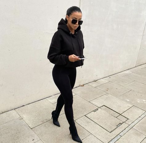 Hoodie And Heels Outfits, Heels Outfit Black Women, Black Hoody, Outfit Black Women, Fall Outfits 2018, Power Walking, Secret Power, Walking Out, Looks Country