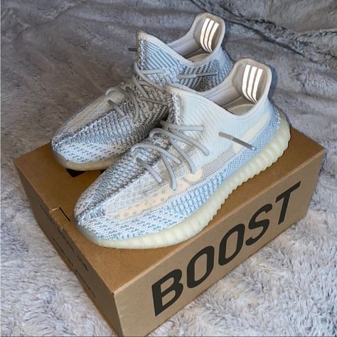 Yezzy Shoes 350 Outfit Woman, Jordan Women, School Shopping List, Adidas Shoes Yeezy, Shoes Yeezy, Cute Nike Outfits, Pretty Shoes Sneakers, Cute Nikes, Yeezy Boost 350