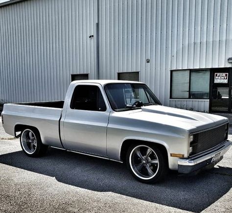 Square Body Chevy Interior, Truck Design Ideas, Chevrolet Impala 1967, Chevy Trucks Lowered, Impala 1967, Trucks Lowered, Classic Cars Trucks Chevy, Blazer K5, Square Body Chevy