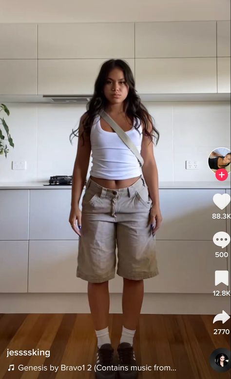 Khaki Shorts Outfit Women Aesthetic, Green Cargo Shorts Outfit Black Women, Beige Jorts Outfit Idea, Brown Cargo Shorts Outfits Women, Beige Cargo Shorts Outfits Women, Kakis Shorts Outfit, Green Shorts Outfit Black Women, Summer Camp Outfits For Women, Oversized Jean Shorts Outfit