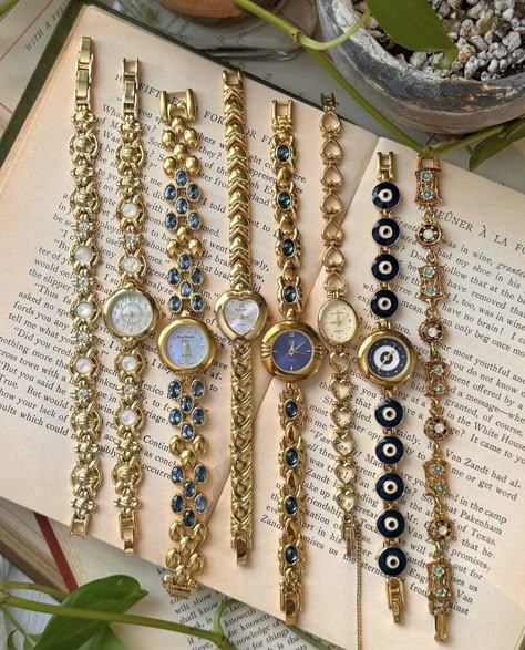 Vintage Watch Aesthetic, Fall Core, Aesthetic Jewellery, Jewelry Closet, Dark Acadamia, Dope Jewelry Accessories, Accessories Aesthetic, Fancy Watches, Fashion Vocabulary