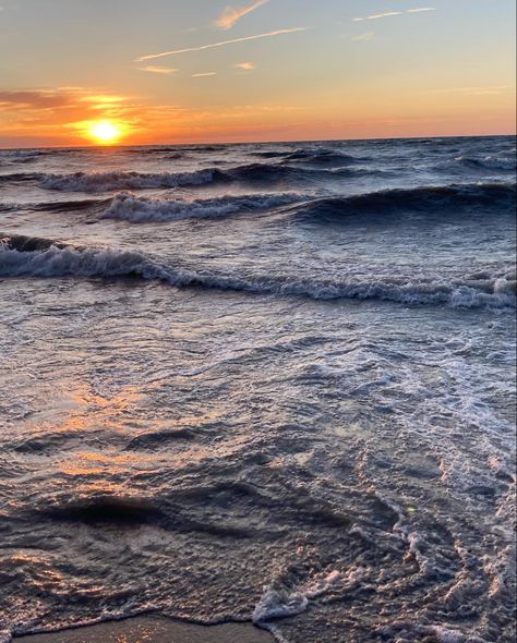 Sunset erie beach pa waves lake lake erie pretty Erie Pa, Lake Erie, Happy Place, Happy Places, Lake