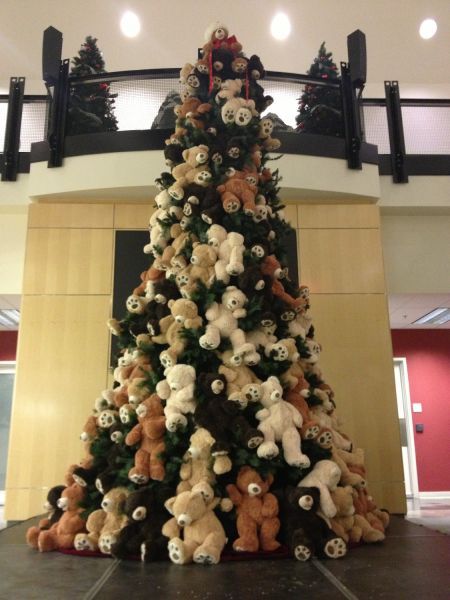 Bear Xmas Tree, Stuff Animal Christmas Tree, Teddy Bear Christmas Tree Ornaments, Teddy Bear Christmas Decor, Teddy Bear Christmas Tree Ideas, Teddy Christmas Tree, Christmas Teddy Bear Decorations, Christmas Tree With Teddy Bears, Teddy Bear Christmas Tree