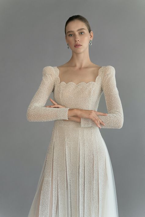 Chana Marelus, Scallop Neckline, Dahlias Wedding, Sheath Wedding Gown, Sleeved Wedding, Scalloped Neckline, Long Sleeve Wedding, Winter Wedding Dress, Wedding Dress Sleeves