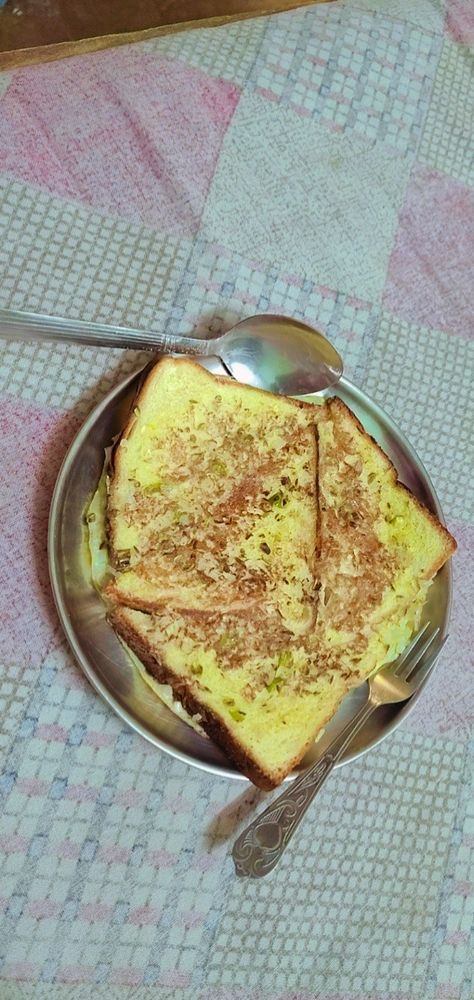 Morning starts with breakfast and breakfast is bread omlet!! Bread Omlet, Egg Omlet, Morning Start, French Toast, Toast, Pie, Bread, Quick Saves