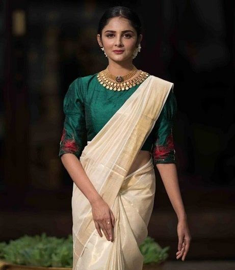 Kerala Saree Blouse Designs - Try These 15 Stylish Models Kerala Saree Blouse Colour Combination, Onam Saree Modern, Kerala Traditional Saree, Kerala Kasavu Saree, Kerala Saree Blouse, Onam Outfits, Kerala Saree Blouse Designs, Onam Saree, Kasavu Saree