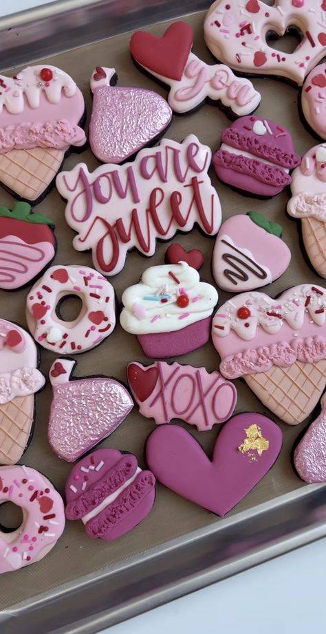 Valentine Cookie Ideas, Valentines Day Sugar Cookies, Valentine Cookies Decorated, Cookies Valentines, Valentine Cookie, Valentine Sugar Cookies, Valentines Baking, Cookies Theme, Valentines Cookies