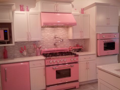 My kitchen Barbie Dream House Kitchen, Cute Pink House Aesthetic, Bloxburg Pink Kitchen, Lovecore Kitchen, Cutecore Kitchen, Floral House Decor, Barbiecore Kitchen, Pink Aesthetic Kitchen, Pink House Ideas