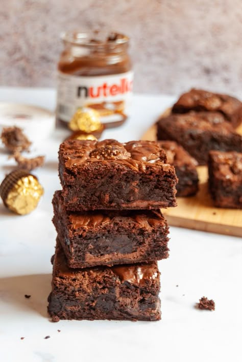 Nutella Brownies Nutella Swirls, Traybake Cake, Nutella Brownie, Fudgy Chocolate Brownies, Brownie Blondie, Brownie Ideas, Magical Food, Baked Items, Brownies Recipes