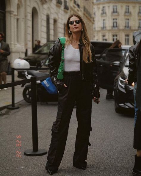 PAOLA ALBERDI on Instagram: "09.28.22 📍paris" Paola Alberdi, Elegantes Outfit Damen, Cute Professional Outfits, Rok Outfit, Interview Outfits Women, Elegant Work Outfits, Outfit Elegantes, Chic Work Outfits Women, Work Outfits Women Office