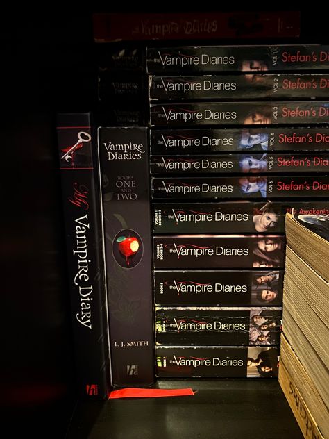 Vampire Diaries Book Aesthetic, Vampire Books Aesthetic, Vampire Movies List, The Vampire Diaries Books, Vampire Diaries Book Series, Tvd Books, Vampire Diaries Book, Books Vampire, Best Vampire Movies