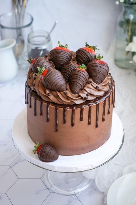 Beautiful Chocolate Cake Birthday, Chocolate Cake With Chantilly Cream, Chocolate Cake 2 Layer, Chocolate Fancy Cake, Double Chocolate Cake Decoration, Easy Chocolate Ganache Cake, Chocolate 30th Birthday Cake, Chocolate Cake With Chocolate Covered Strawberries, Decorated Chocolate Cake Ideas