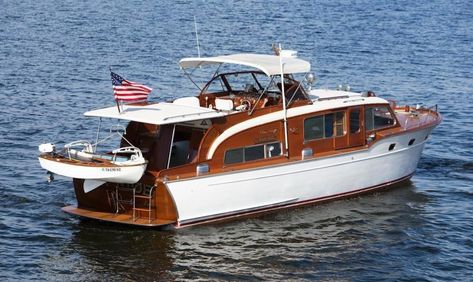 Chris-Craft Flybridge Motor Yacht in United States for sale on JamesEdition Chris Craft Wood Boats, Chris Craft Yacht, Chris Craft Boats, Cruiser Boat, Classic Wooden Boats, Cabin Cruiser, Classic Yachts, Chris Craft, Vintage Boats