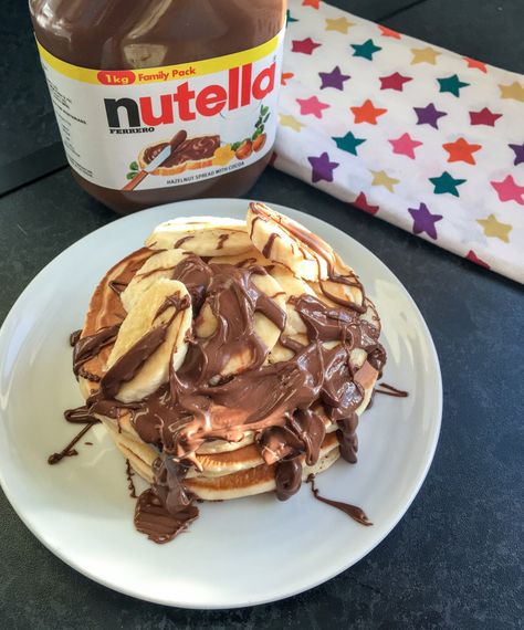 Pancakes With Nuttela, Nutella Aesthetic, Soft Fluffy Pancakes, Nutella Stuffed Pancakes, Nutella Food, Nutella And Banana, Pancakes Nutella, Pancakes Chocolate, Stuffed Pancakes