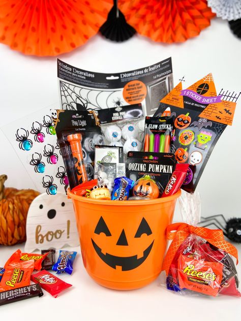 Boo Buckets For Kids, Boo Baskets For Kids, Boo Basket Ideas Kids, Toddler Halloween Gifts, Halloween Treat Baskets, Boo Bucket, Birthday Baskets, Halloween Boo Basket, Halloween Diy Kids