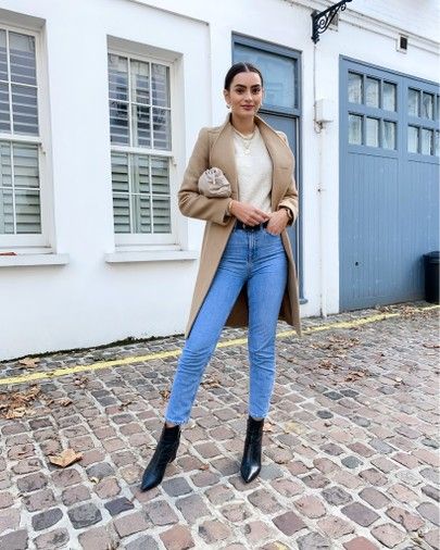 Ankle Boots Spring Outfit, Pointed Chelsea Boots Outfit, How To Style Black Heeled Ankle Boots, Outfits With Black Boots Ankle, Black Leather Ankle Boots Outfit, Black Ankle Boots Outfit Summer, Blue Jeans Black Boots Outfit, Black Ankle Boots Outfit Jeans, Blue Jeans Outfit Winter Casual