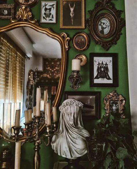 🦇🔮A𝖑𝖙𝖊𝖗𝖊𝖉𝕮𝖗𝖆𝖋𝖙W𝖎𝖙𝖈𝖍™ 🔮🕯 (@alteredcraftwitch) • Instagram photos and videos Gothic Home Design, Victorian Aesthetic Home, Southern Gothic Decor, Boho Style Interior Design, Home Haunted House, Southern Gothic Aesthetic, Haunted House Decor, W.i.t.c.h Art, Western Gothic