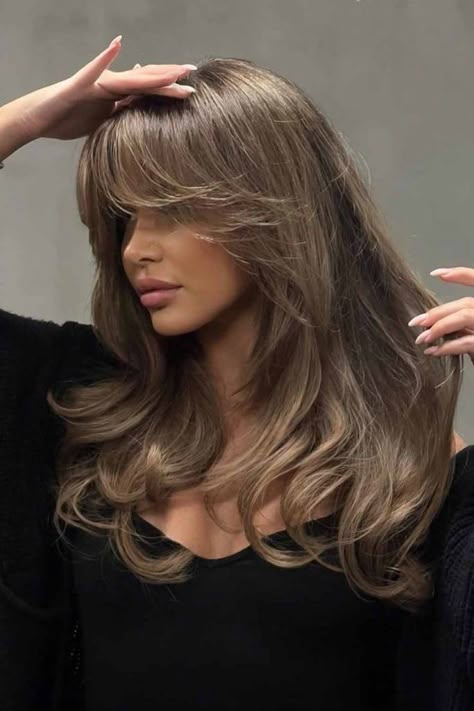 Rambut Brunette, Bright Blonde Hair, Haircuts For Long Hair With Layers, Brown Hair Looks, Brown Hair Inspo, Hair Inspiration Long, Hairstyles For Layered Hair, Haircuts For Wavy Hair, Long Hair With Bangs