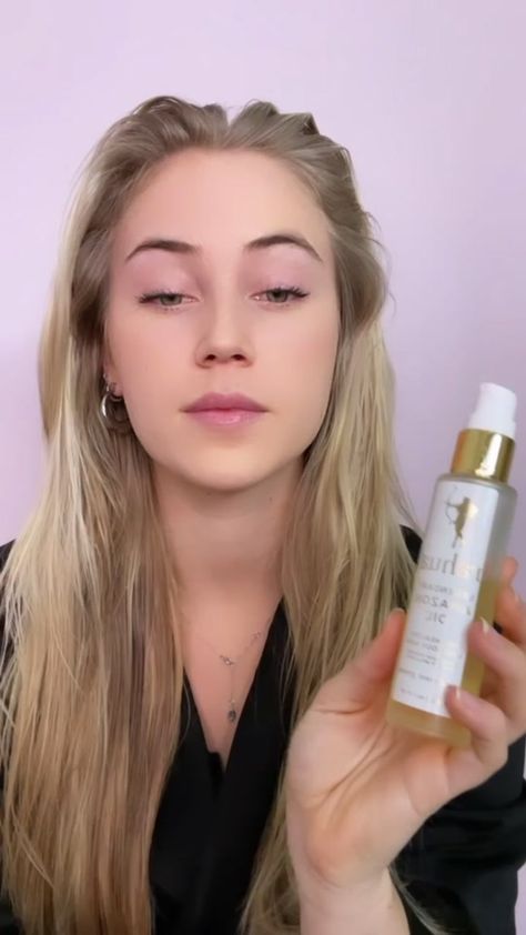 Lilly Van Brooklyn, Woman Hairstyles, Hair Oils, Hair Tutorials, Hair Tips, Hair Oil, Hair Hacks, Hair Tutorial, Womens Hairstyles