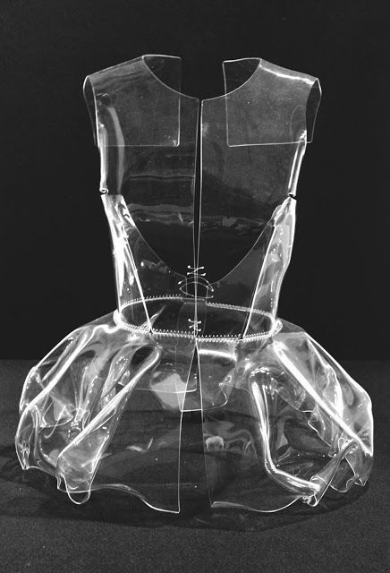 Clear Plastic Dress - fashion armour; transparency; sculptural fashion // Vaillo +Irigaray Sculptural Fashion, Plastic Dress, Dior Haute Couture, Viktor Rolf, Futuristic Fashion, Cat Walk, Future Fashion, John Galliano, Mode Inspiration