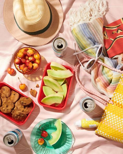 Picnic Still Life, Picnic Flatlay, Summer Food Photography, 7 Months Baby Food, Gang Photography, Food Photography Ideas, Picnic Setting, Healthy Picnic, A2 Milk