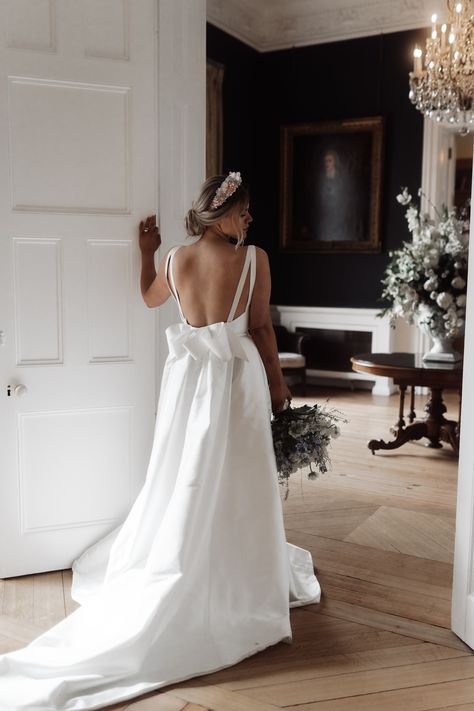 Hodsock Priory, Bridgerton Inspired Wedding, Wedding Dress With Bow, Luxurious Garden, Bridgerton Inspired, Country House Wedding Venues, Country House Wedding, Bow Wedding Dress, South Yorkshire