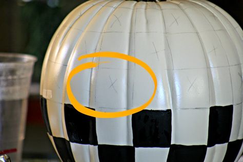 DIY Black & White Checkered Pumpkins Harlequin Pumpkin Diy, Black And White Stacked Pumpkins, Vinyl Pumpkin Ideas, Halloween Foyer, Stacking Pumpkins, Checkered Pumpkins, Mackenzie Childs Diy, Pumpkins Diy, Chinoiserie Pumpkins