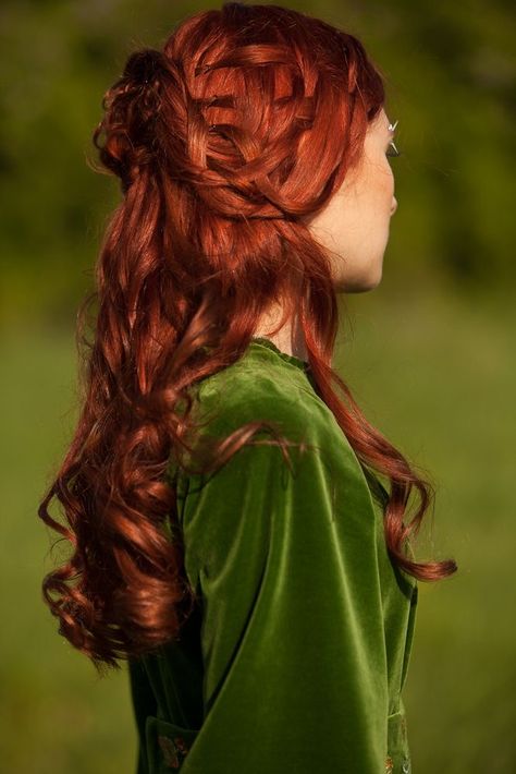 Elaborate Half Up Half Down Hair, Red Hair Medieval, Red Hair Styles Hairstyles, Red Head Woman, Red Hair Hairstyles, Celtic Knot Hair, Celtic Hair, Medieval Hairstyles, Viking Hair