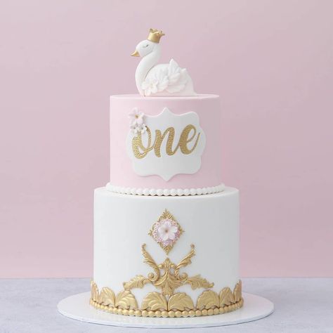 Cute First Birthday Cake, Swan Princess Cake, Swan Birthday Cake, Swan Cake, 1 Year Baby, First Birthday Themes, First Birthday Cake, Cake Trends