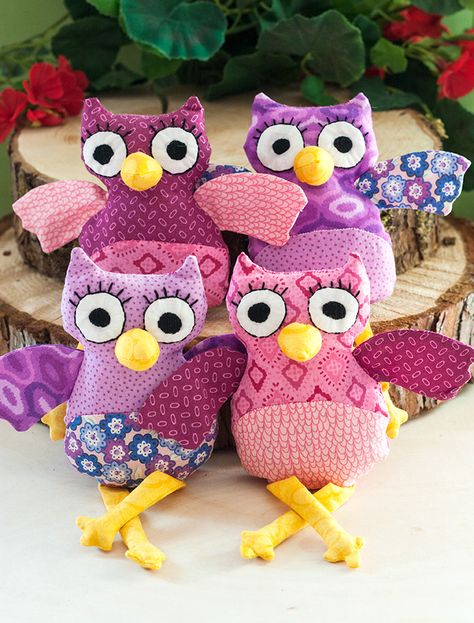 Owl Plushies, Owl Stuffed Animal, Owl Sewing Patterns, Diy Owl, Owl Sewing, Owl Fabric, Animal Sewing Patterns, Sewing Stuffed Animals, Free Sewing Pattern