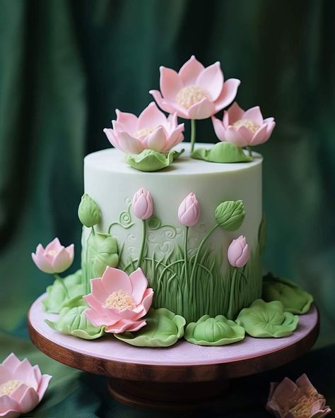 Cake With Lotus Flower, Lily Cake Ideas, Lily Pad Cake, Lotus Flower Cake, Kue Fondant, Lotus Cake, Fairy Birthday Cake, Flower Cake Decorations, Fondant Flower Cake