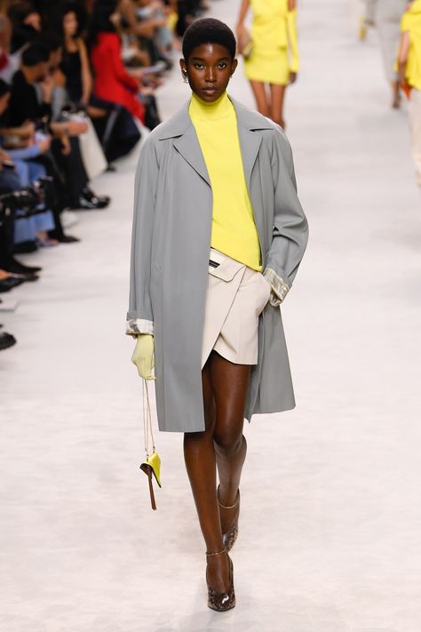 Fendi Fashion Show, Fashion Week 2024, Color Fucsia, Fendi Fashion, Luxury Lifestyle Fashion, Active Life, Spring Summer 2024, Luxury Goods, Spring 2024