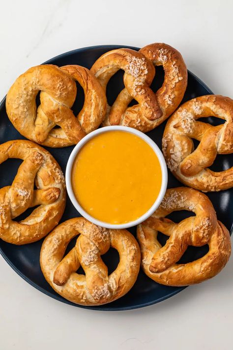 Pretzel Cheese Dip (Beer Cheese) - Sauce Fanatic Pretzel Dipping Sauce, Pretzel Beer Cheese Dip, Pretzel Cheese Dip, Beer Cheese Recipe, Beer Cheese Sauce, Pretzel Cheese, Homemade Beer, Measuring Ingredients, Pretzel Dip