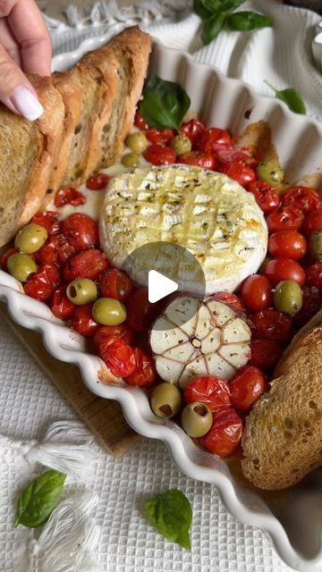 Brie Appetizers, Camembert Recipes, Baked Camembert, Creamy Tomato Soup, Dance With Me, Baked Cheese, Garlic Olive Oil, Cheese Dishes, Cheese Appetizers